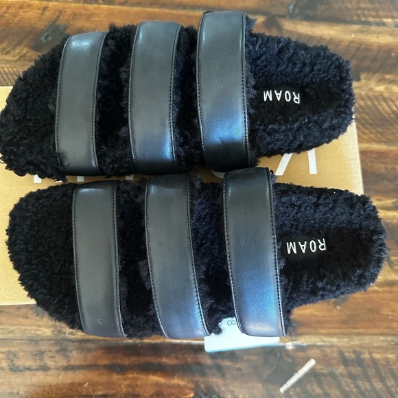 ROAM Black 3 Strap Faux Leather Fuzzy Slide Sandals Size 8 NWT - Picture 5 of 7